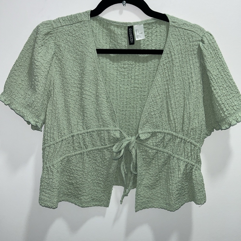 Divided By‎ H & M Sage Green Tie Front Cropped Blouse Short Sleeve Large NWT